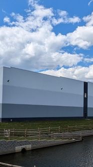 Emaus Avenue warehouse-to-data-center clears planners